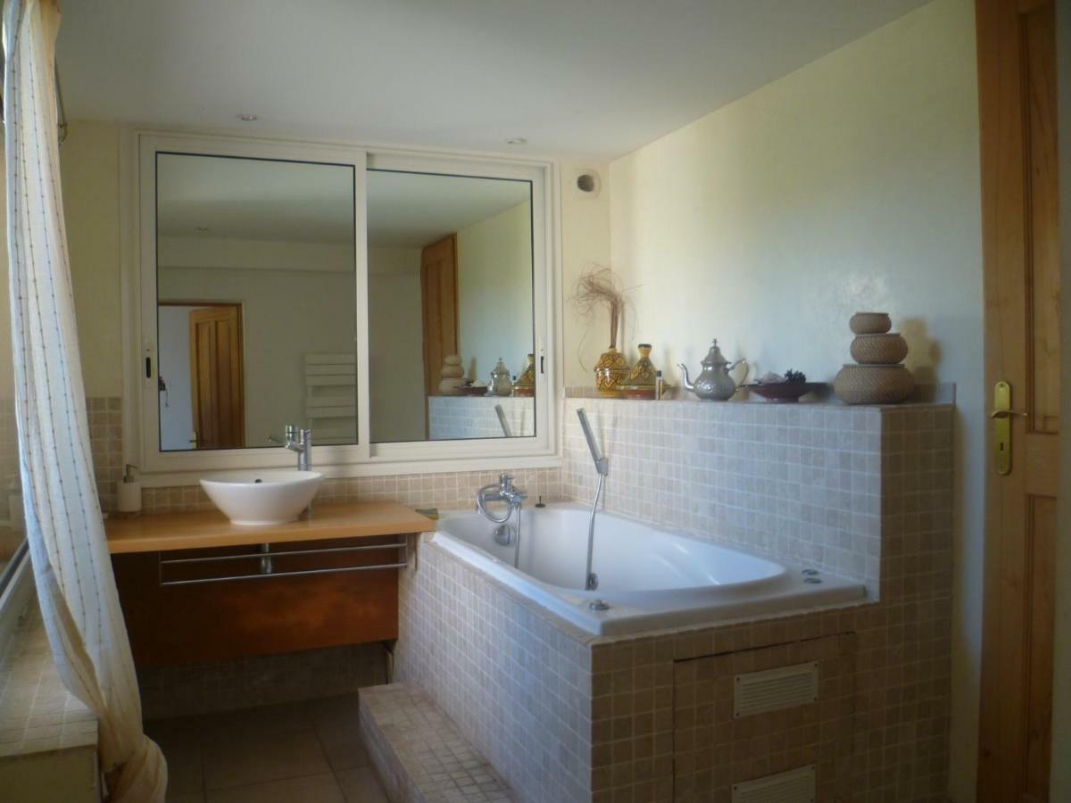 Du Bau Rouge Villa *