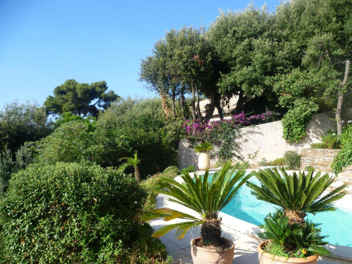 Du Bau Rouge Villa